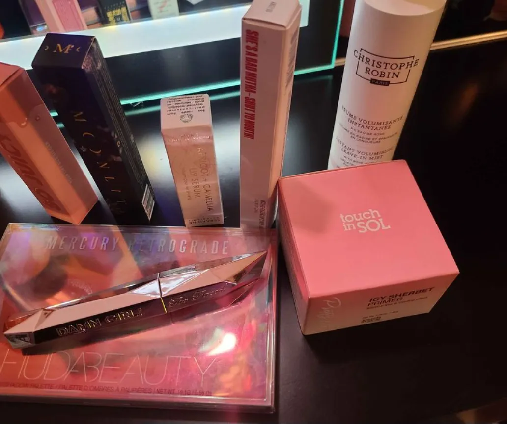 Image of an excited Beauty On Me gift card recipient. Their thank you note is below.